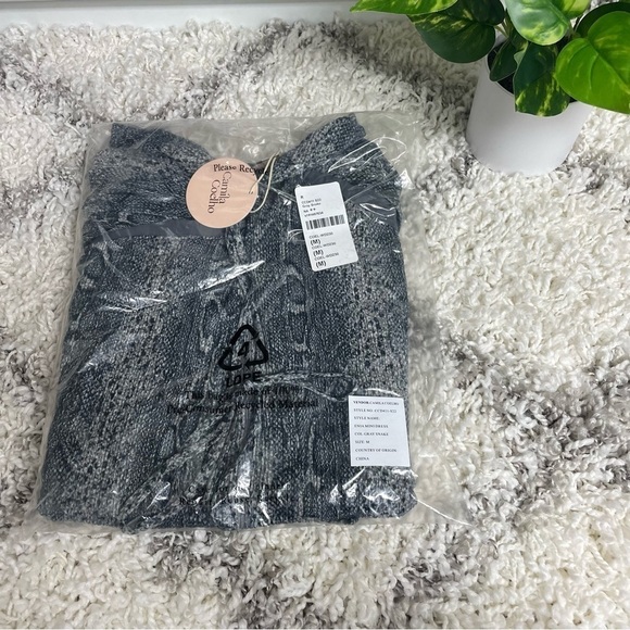 Revolve Camila Coelho Enia Mini Dress in snake print medium NWT - Picture 4 of 5